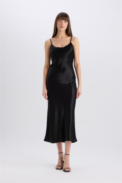 Платье-макси облегающее без рукавов из атласа с вырезом декольте