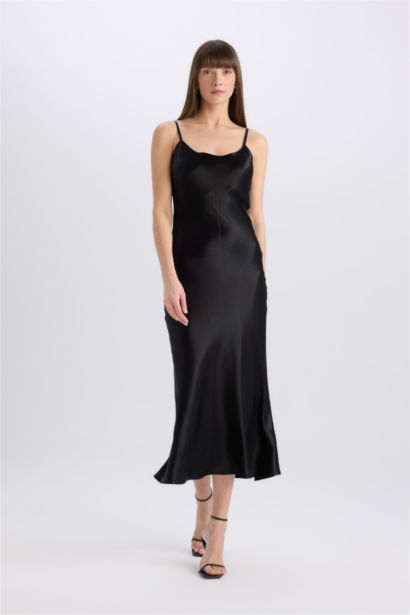 Платье-макси облегающее без рукавов из атласа с вырезом декольте
