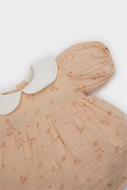 Combinaison fleurie pour bébé fille