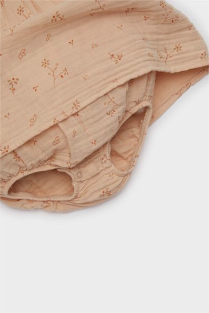 Combinaison fleurie pour bébé fille