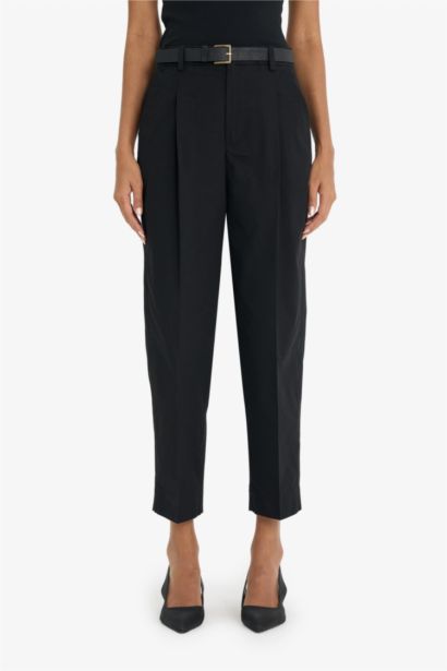 Pantalon taille haute à ceinture et poches Coupe carotte