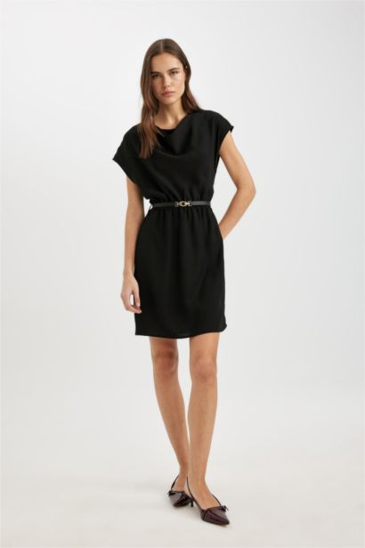 فستان قصير نص كم كريب بدون كم برقبة مع طيات