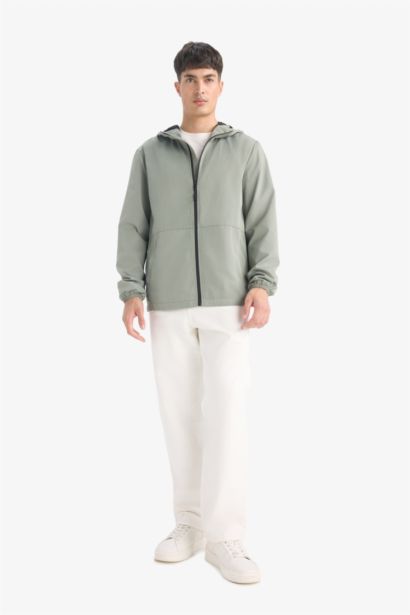 جاكيت خفيف سليم فيت بغطاء للرأس مقاوم للماء