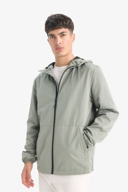 جاكيت خفيف سليم فيت بغطاء للرأس مقاوم للماء