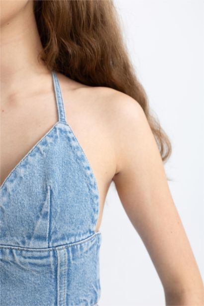 بلوزة جينز كروب بربطة الرقبة