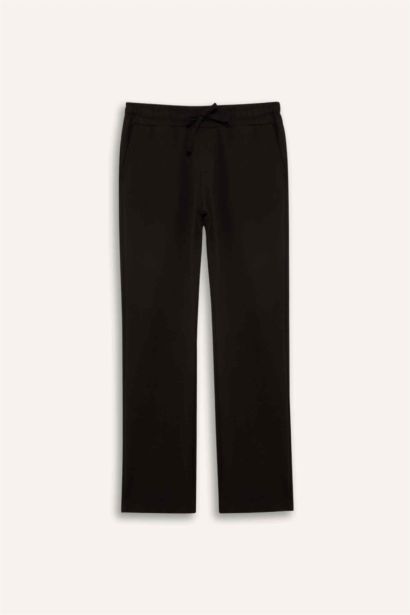 بنطلون قصة عادية ورجل عادية