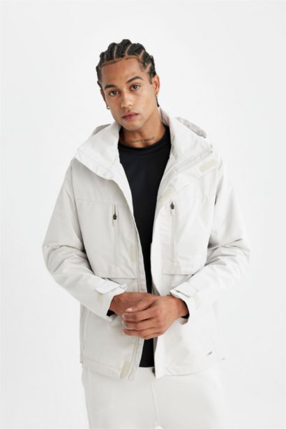 جاكيت قصة عادية بغطاء للرأس طارد للماء بياخة عالية بسحاب من DeFactoFit