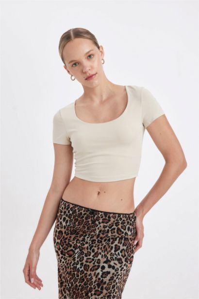 Slim Fit U Collar Short Sleeve T-Shirt