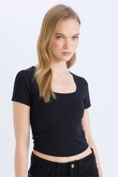 Fitted U Yaka Kısa Kollu Siyah Tişört