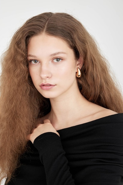 Woman Drop Gold Earrings