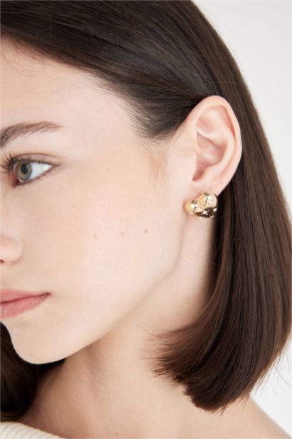 Woman Heart Detailed Gold Earrings