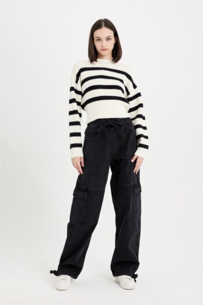 Джинсы джоггеры с высокой талией с карманами карго