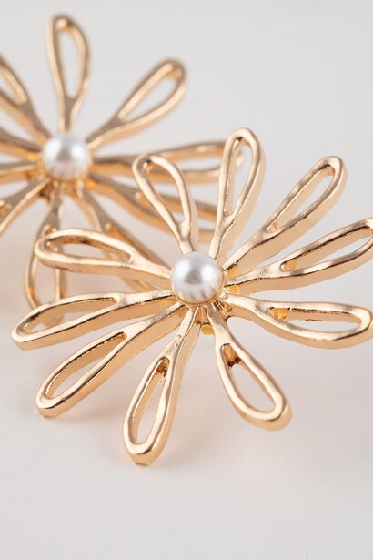 Woman Flower Detailed Gold Earrings