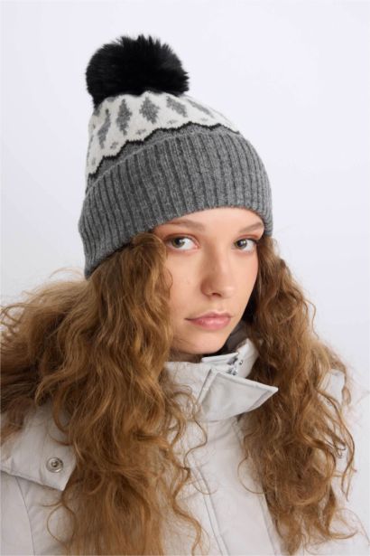 Woman Jacquard Pompom Beanie