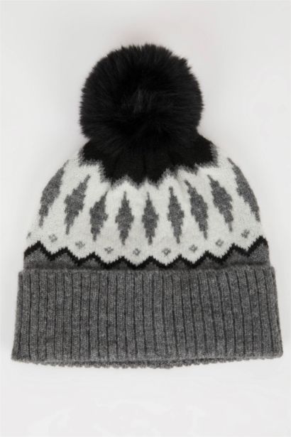 Woman Jacquard Pompom Beanie