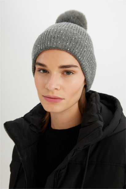 Woman Pompom Beanie