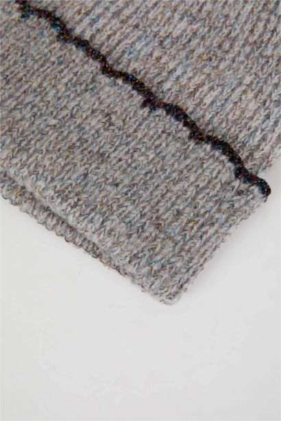 Woman Basic Knitted Beanie