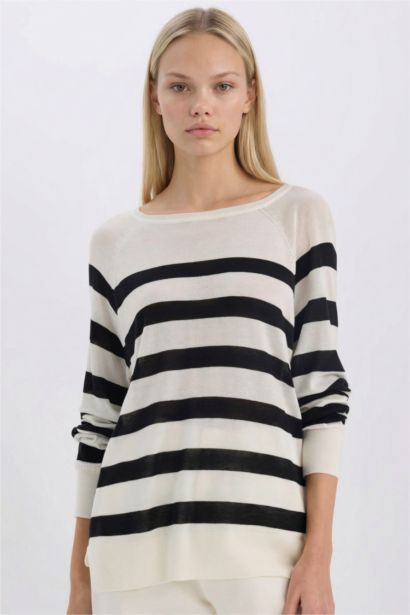 Regular Fit Kayık Yaka Çizgili Triko Kazak