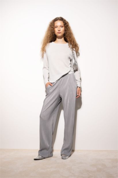 Regular Fit Crew Neck Basic Knit Pullover