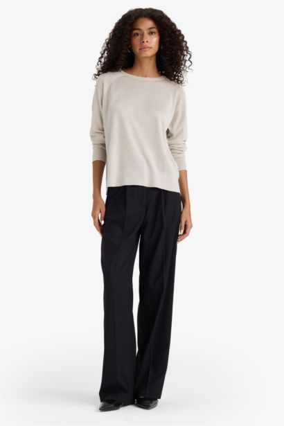 بلوفر تريكو قصة عادية برقبة مستديرة