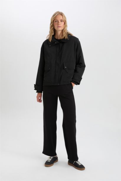 جاكيت قصة عادية بغطاء للرأس مقاوم للماء