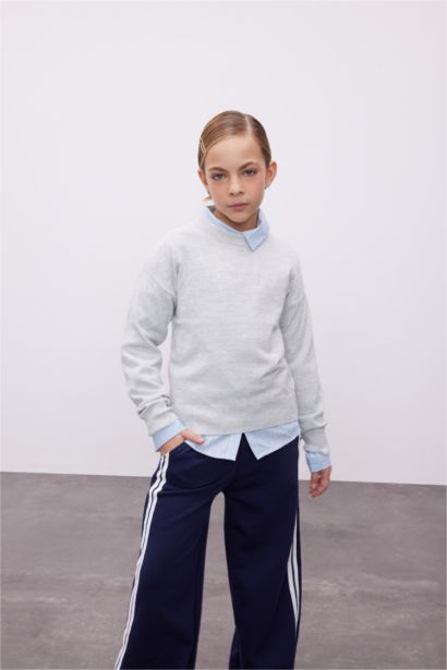 بلوفر تريكو بيزك بناتي قصة عادية برقبة مستديرة ميلانج رمادي فاتح