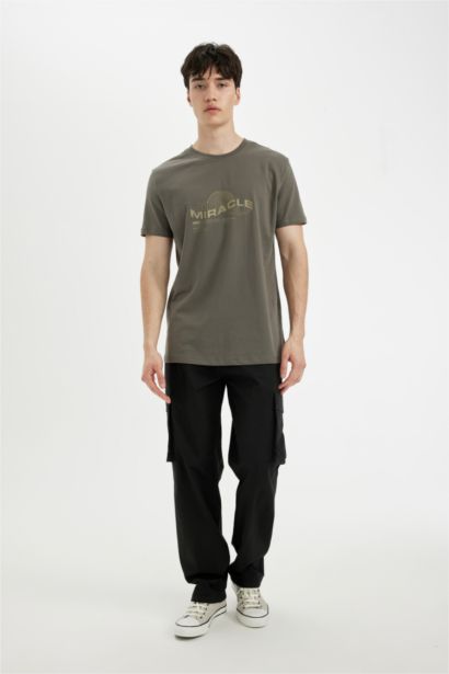 تيشيرت سليم فيت مطبوع برقبة مستديرة