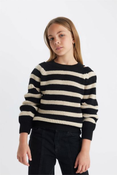 Свитер стандартного кроя с круглым вырезом для девочек