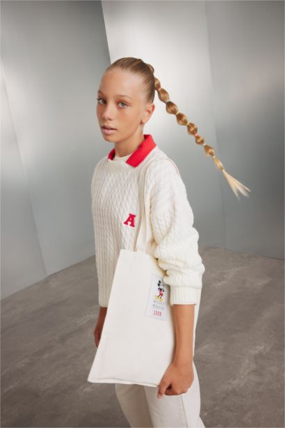 Girl Standard Fit Crew Neck Knitted Pullover