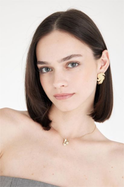 Woman Leaf Detailed Gold Necklace