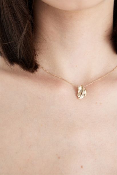 Woman Leaf Detailed Gold Necklace