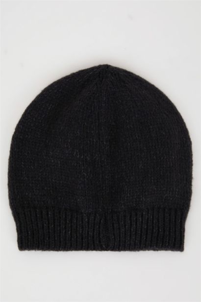 Man Basic Knitted Beanie