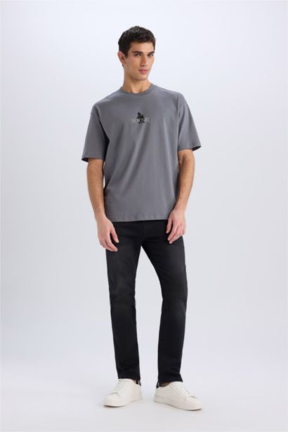 تيشيرت نص كم اوفر سايز برقبة مستديرة بطبعة من الخلف