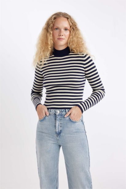 Fitted Çizgili Yarım Balıkçı Yaka Triko Kazak