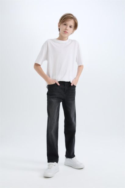 Boy Straight Fit Jeans