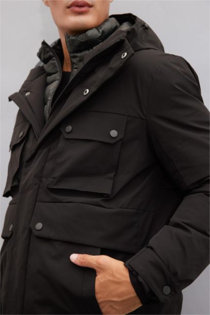 Su İtici Slim Fit Dar Kesim Kapüşonlu Fermuarlı Çıtçıt Kapamalı Cepli Mont