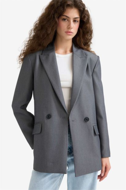Прямой покрой, двубортный пиджак с карманами