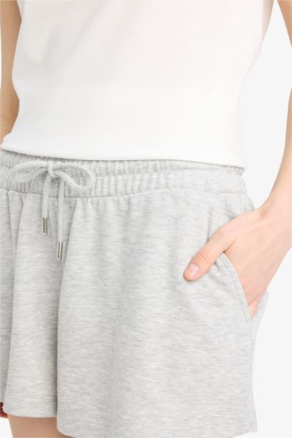 شورت قصة عادية بيزك بخصر عادي