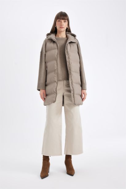 Жилет стандартного кроя с капюшоном