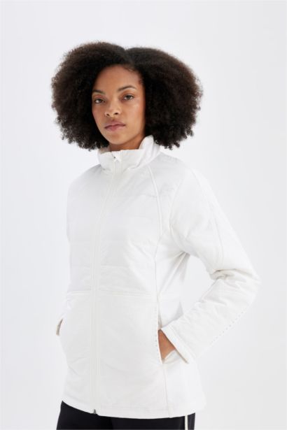 جاكيت خفيف سليم فيت بكابيشون وتر برووف من DeFactoFit