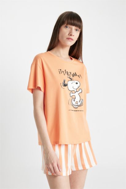 Ensemble Pyjama T-shirt à col rond et short rayé de Fall in Love