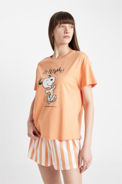Ensemble Pyjama T-shirt à col rond et short rayé de Fall in Love