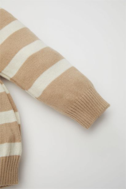 طقم بناتي تريكو بلوفر مخطط وسروال شارلستون - قطعتين