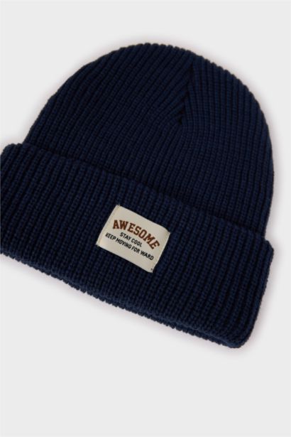 Bonnet en tricot avec étiquette tissée pour garçon