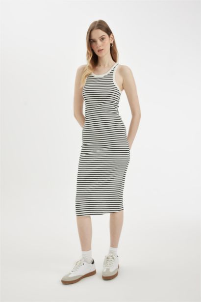 فستان ميدي مخطط مضلع بوديكون بياخة هالتر