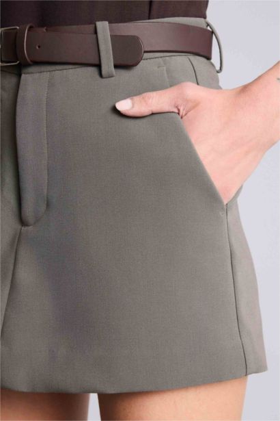 شورت بخصر عالي وحزام