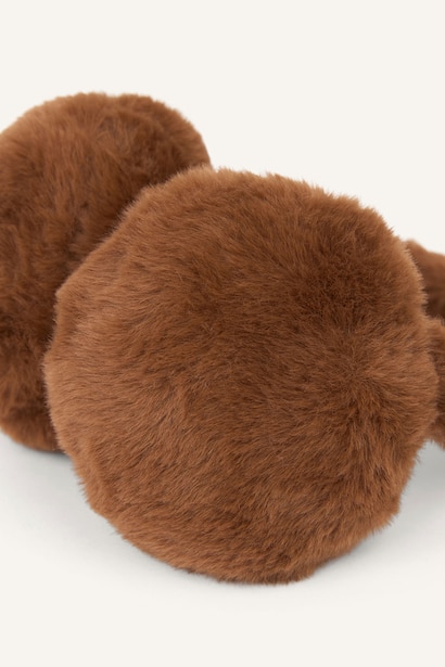 Woman earmuff