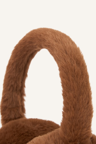 Woman earmuff