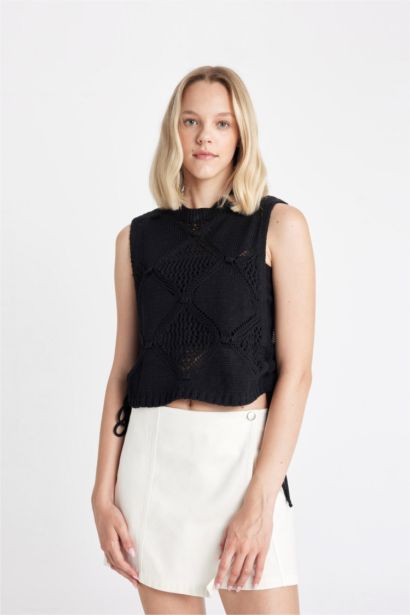 Regular Fit Crew Neck Crop Top