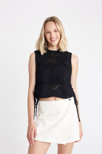 Regular Fit Crew Neck Crop Top